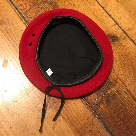 Chic Raspberry Red Beret - Picture 3 of 4